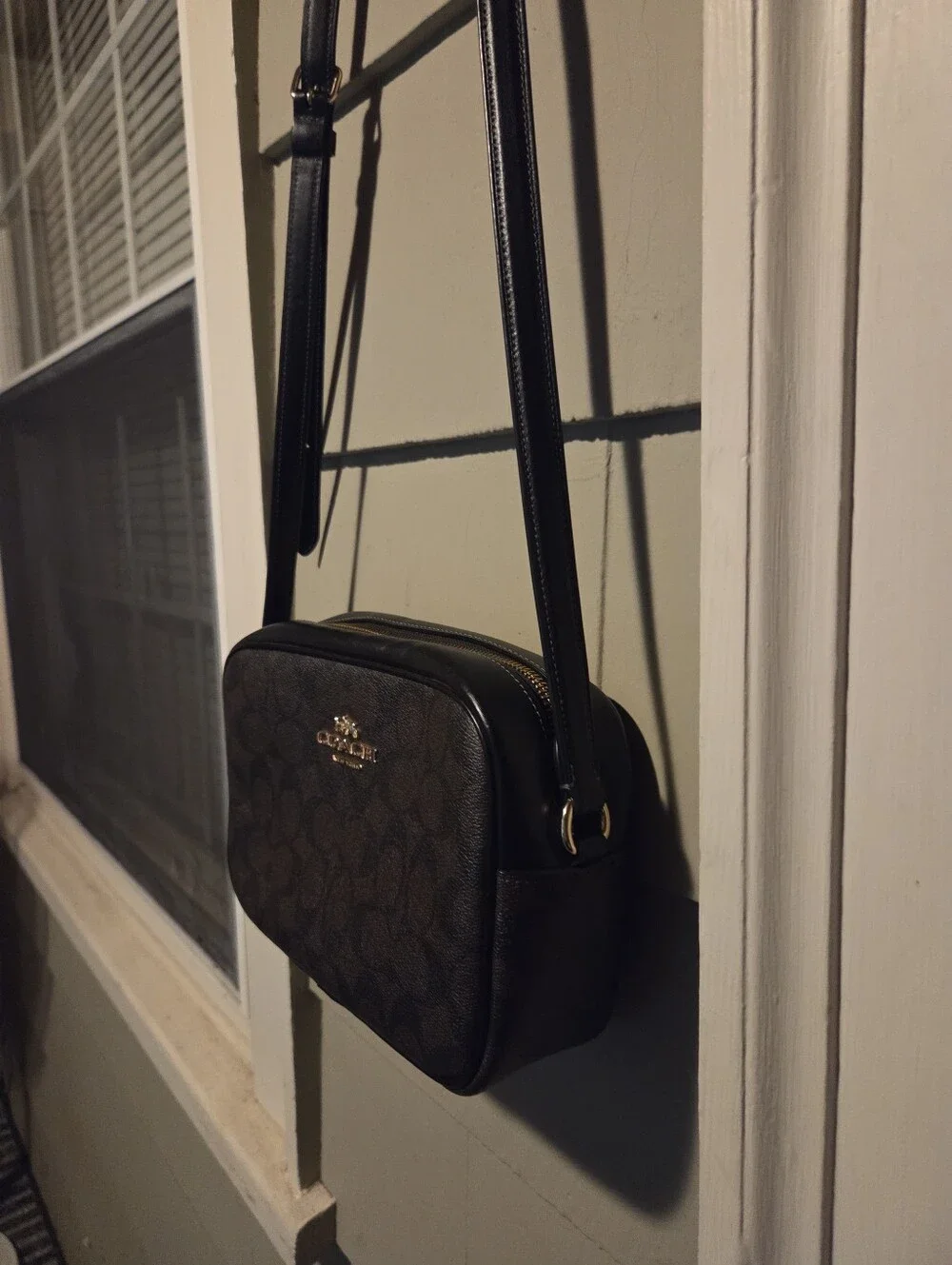 Coach CR135 Signature Canvas Camera Bag Crossbody Brown Black Gold Hardware EUC - Picture 4 of 11